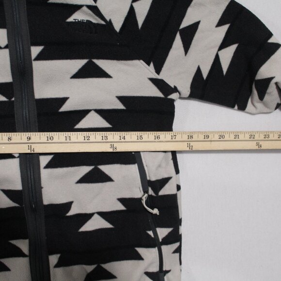 The North Face  Women White Green Geo Metric Sherpa Sweater Size Small - Picture 3 of 10